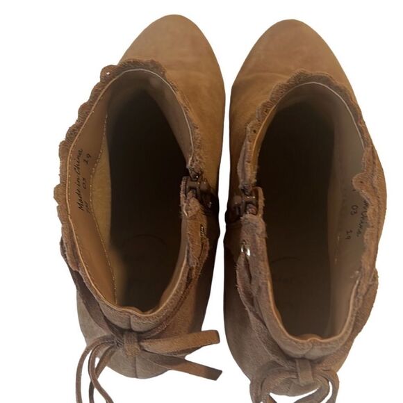 Jack Rogers Charlotte Tan Suede Side Zip Scallop Detail Ankle Booties Size 7 - Picture 7 of 12